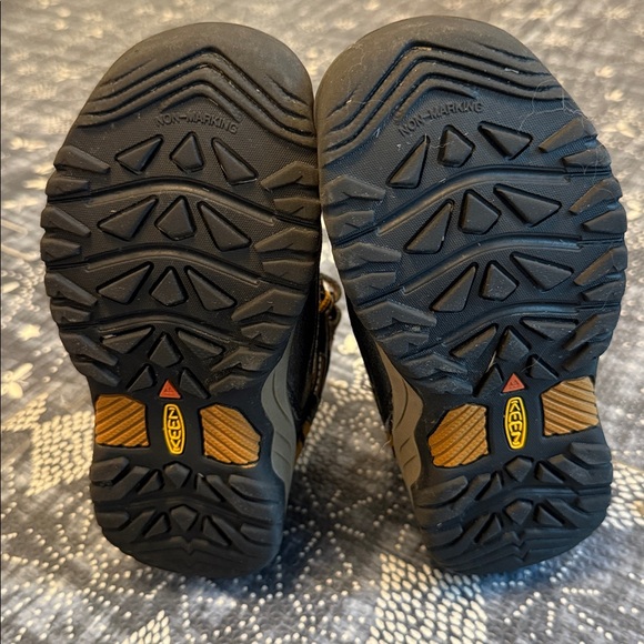 Keen 12 Targhee Kids Waterproof Shoes - Picture 9 of 11
